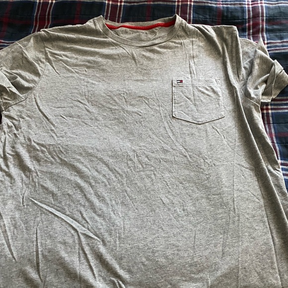 Tommy Hilfiger tee - Picture 1 of 2